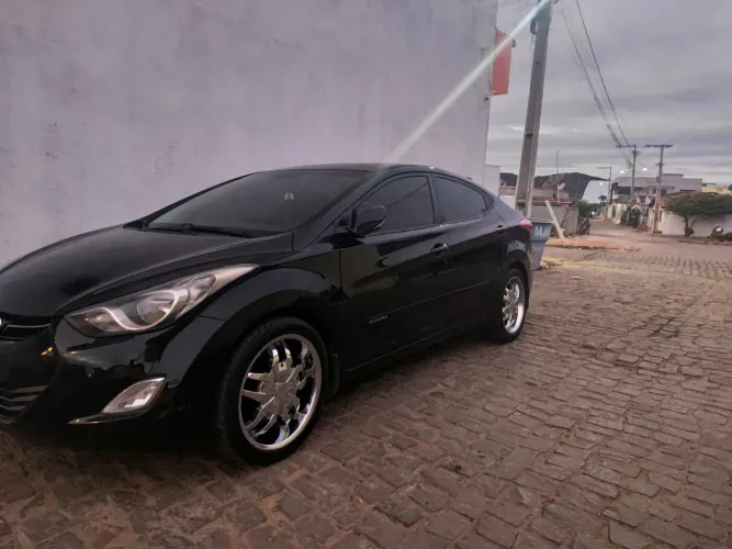Hyundai Elantra GLS 1.8 16V Aut. 2013