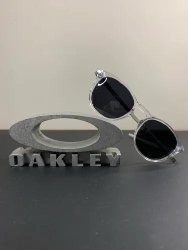 Oakley Pitchman