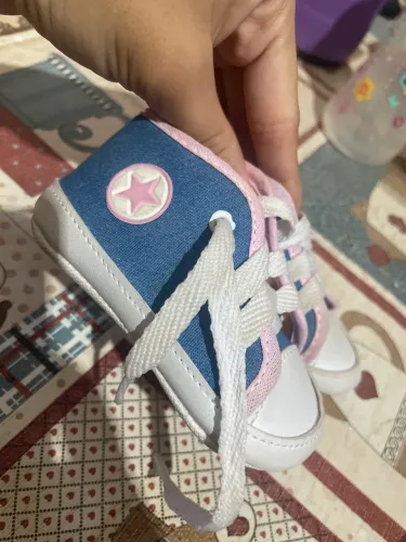 Tênis de bebê menina