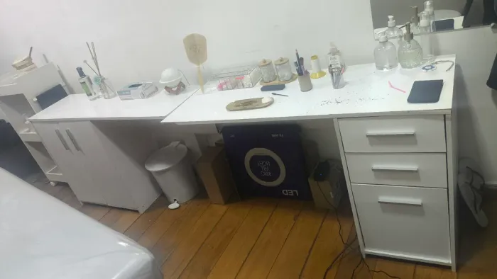 Mesa de Atendimento / Penteadeira com Gaveteiro Branca (Usada)