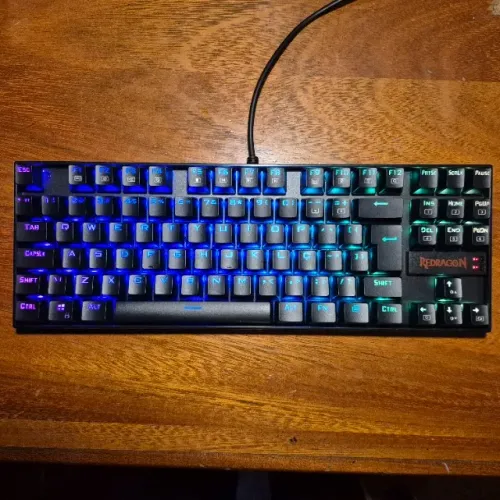 Teclado Mecânico Gamer Redragon Kumara 75%, RGB, Switch Outemu Brown
