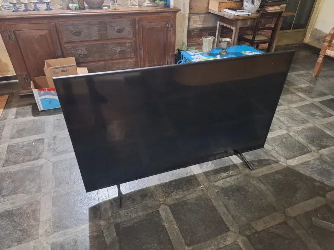 TV Samsung 65" com defeito 