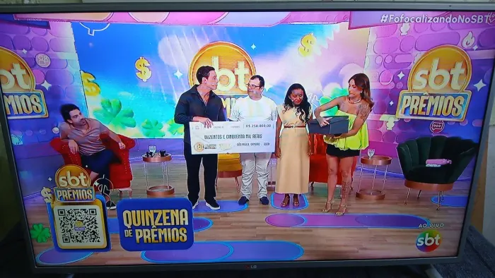 TV 40 LG Led ( Não é Smart)