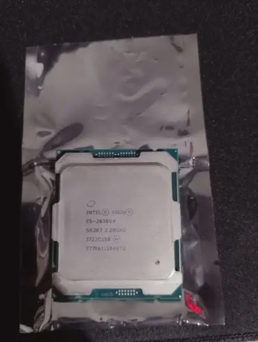 Xeon 2680v4 e 2630v4