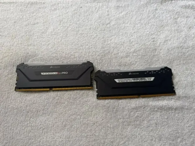 Memória DDR4 Corsair Vegeance - 2x 16GB (32GB)