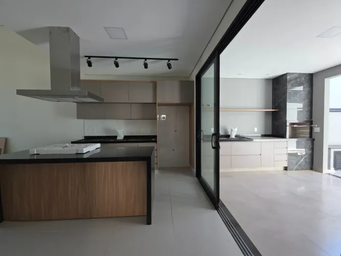Casa em Condomínio à Venda em Hortolândia-SP - 3 Quartos, 1 Suíte, 2 Salas, 2 Banheiros, 4
