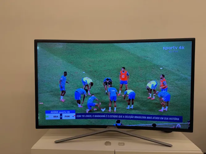 Smart TV Samsung 40" Curva Full HD - Sistema Tizen (Impecável!)