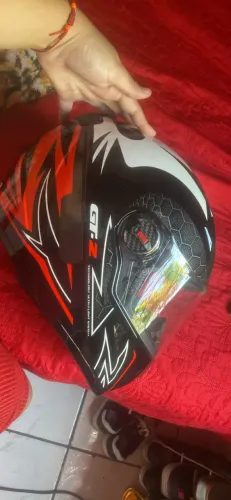 Capacete FW3 vermelho com preto