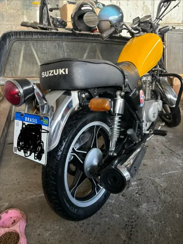 Moto Suzuki Intruder 125cc - 2011