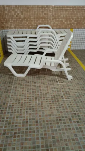 Espreguiçadeira branca