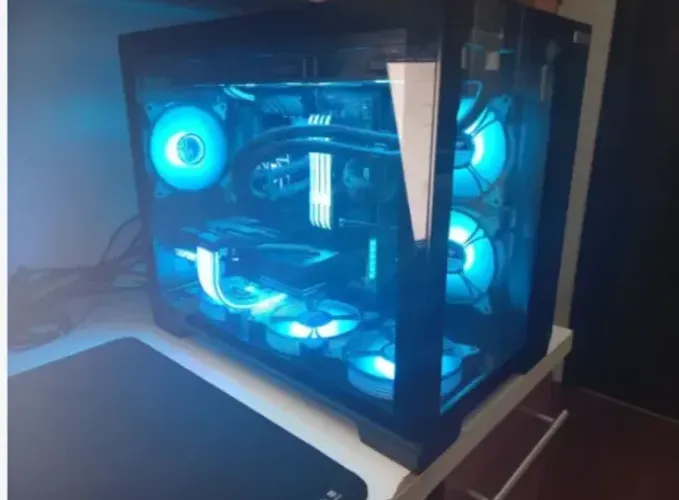 Gabinete Aquario HX700M + 6 FANS ARGB na caixa