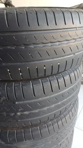 Pneus 185/60 ..aro 15 bem consevado pirreli