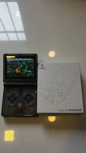 Portatil Anbernic RG35XXSP (com Knulli Gladiator 2) roda ate ps1 e psp