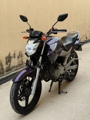 Fazer YS 250 Roxa<br><br>*Fazer YS 250*<br>Cor: Roxa<br>Ano: 11/12<br><br>*Revisão toda em dia*<br><br>*R$ 12.700*