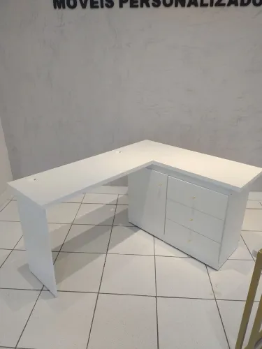 Mesa em L disponível 