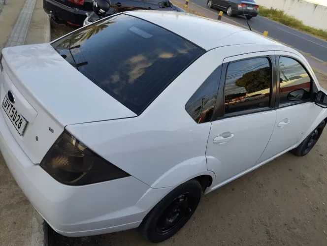 Ford Fiesta Sedan SE 1.6 8V Flex 4P 2014
