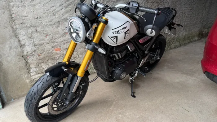 Triumph speed 400