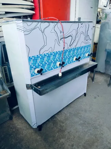 Bebedouro industrial 4 torneiras