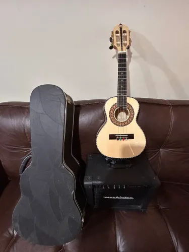 Cavaco Araújo zerado + caixa amplificadora zerada + estojo(case) TUDO R$ 4999,00