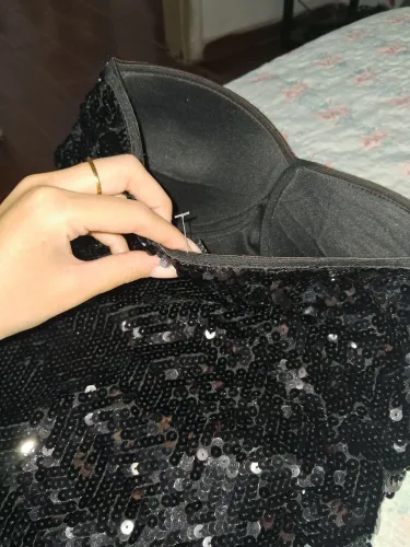 RENHO VARIOS VESTIDOS E ROUPAS NUNCA USADAS.ESSS ESTA 200