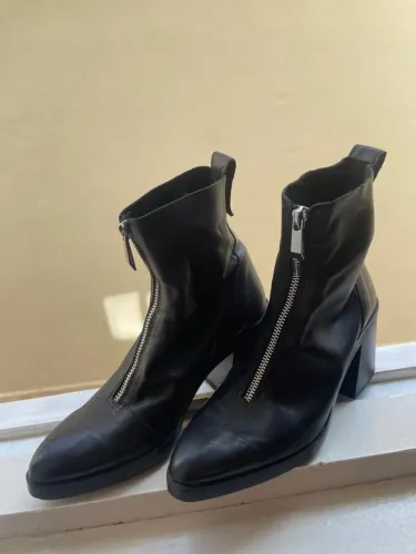 Bota de Couro Zara
