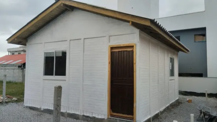 ALUGA-SE CASA 2 QUARTOS C PROPRIETÁRIO 