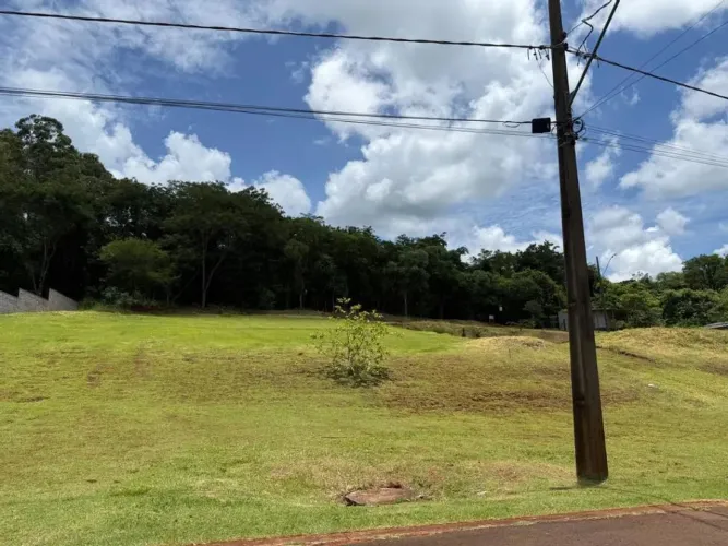 Terreno à venda no Terras de Canaã com 1.492m² e vista para o lago em condomínio fechado d