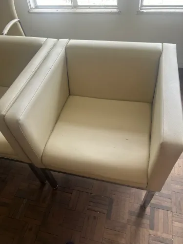 2 Poltronas em couro 