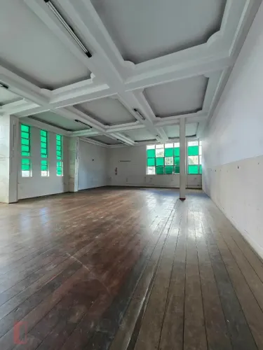 Espaço comercial de 1125m² para alugar no centro de Anápolis-GO