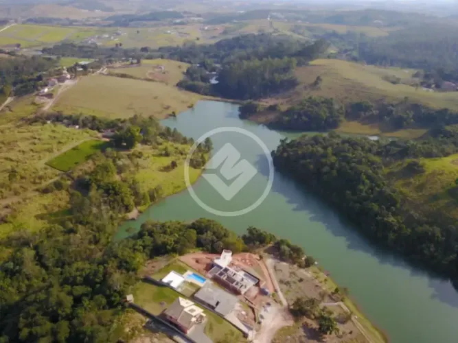Terreno à Venda em Condomínio Fechado Lago Dourado de 1.057 m² em Jacareí - Oportunidade R