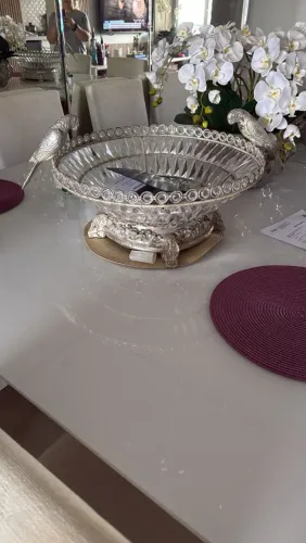 Centro de mesa luxuosa com cisnes