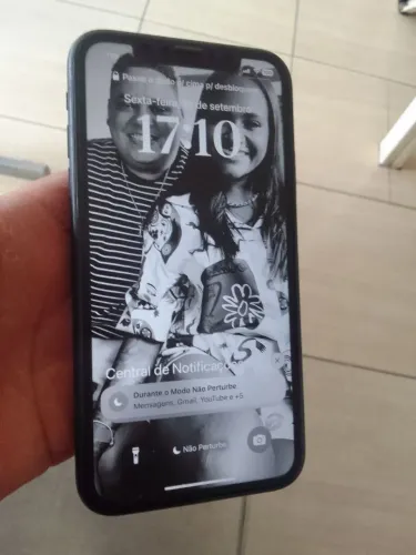 IPhone xr fundo quebrado funcionando normalmente