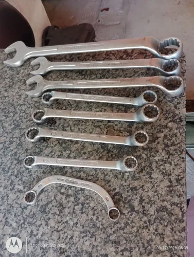 Vende-se chave estrela e chave combinada 