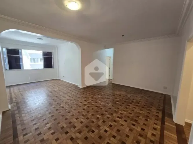 Apartamento a poucos metros da praia - 1 por Andar- 3 Quartos / 1 suíte - 140m²