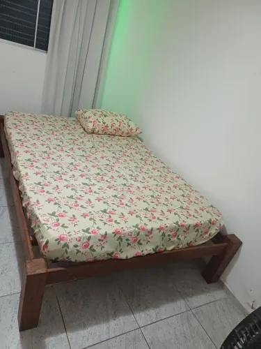 cama casal madeira maciça com colchão