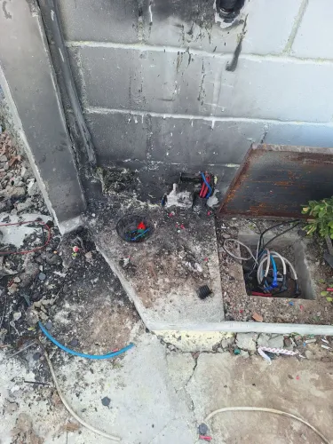 Eletricista de emergência, caso pegue fogo seu medidor ou padrão de entrada só ligar