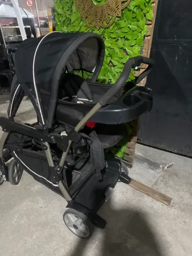 Carrinho de duas crianças
