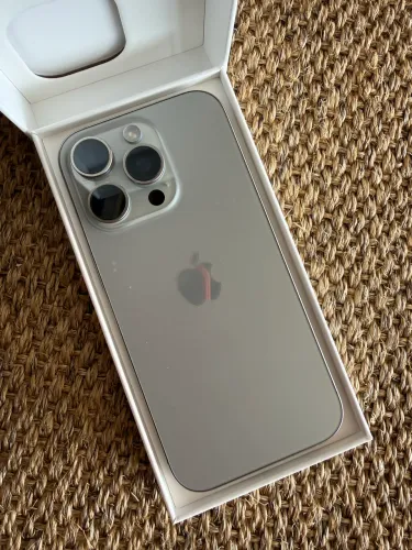 Iphone 16 Pro Max 256 gb impecável com acessórios nunca usado e saúde da bateria de 90%