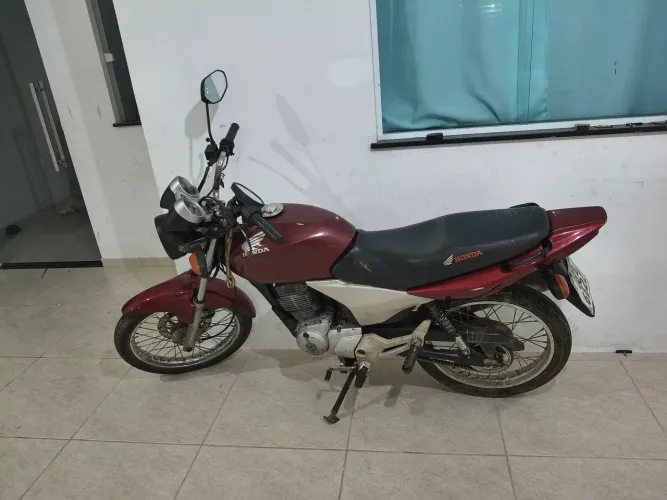 Vendo Cg 150 sport, emplacada, sem reserva.
