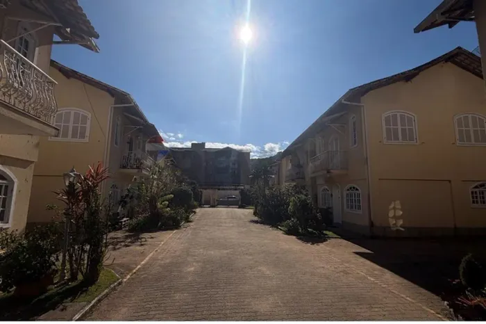 Charmosa Casa de Condomínio em Teresópolis, RJ