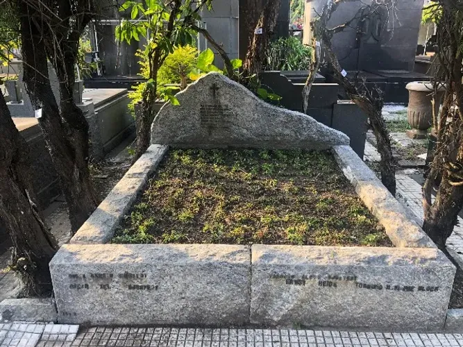 Jazigo Monumental Perpétuo (8,25 m²) - Quadra 5 - Cemitério São João Batista