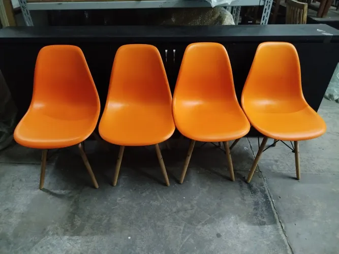 Conjunto 4 Cadeiras Eames Laranja 