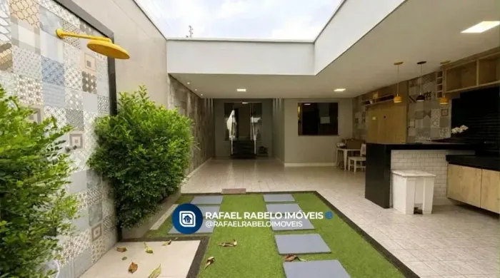 Casa plana semimobiliada com 03 suítes à venda em Messejana.