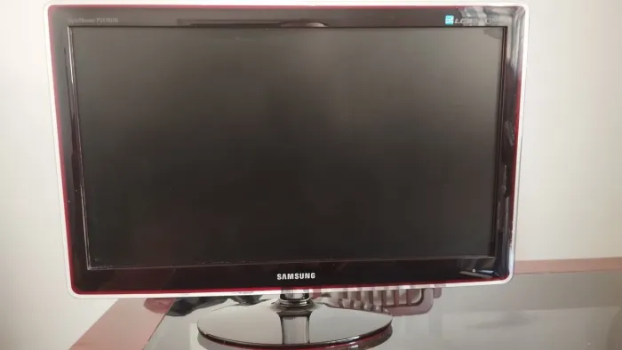 Monitor Samsung P2470HN 24" FULL HD (1920x1080) em ótimo estado de conservação.