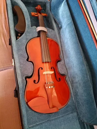 Violino Eagle VE-441 Pouco Uso Impecável C/ Estojo Retangular.