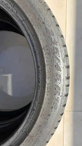 2 Pneus Pirelli 235/45 R19