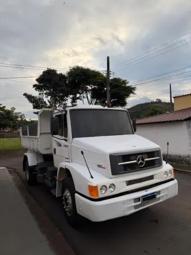 Caminhão Toco Basculante