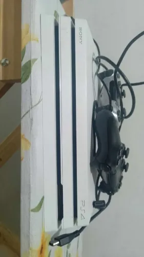 Playstation 4 pró branco 