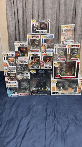 Funkos Star wars e Jurassic (valores na descrição do anúncio)