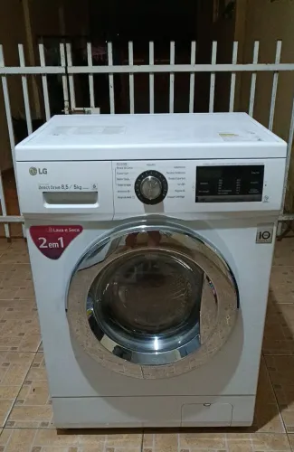 Linda lava e seca LG smart 8,5kg funcionando perfeitamente.